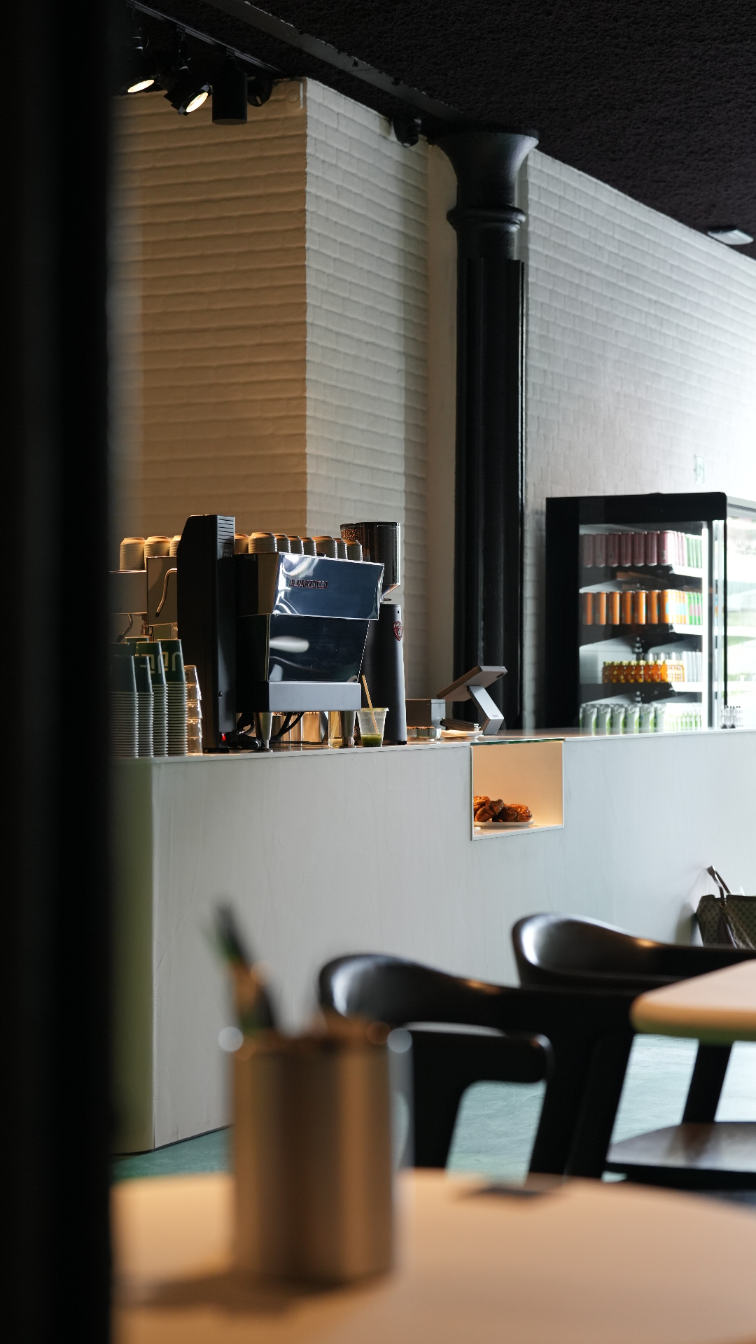 Fuel South — interieur en bar